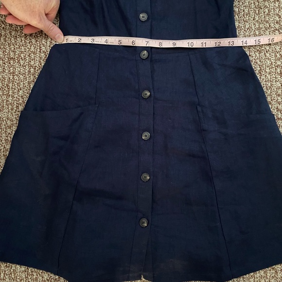 Reformation Landry Dress in Navy. Size: 4 - Picture 7 of 8